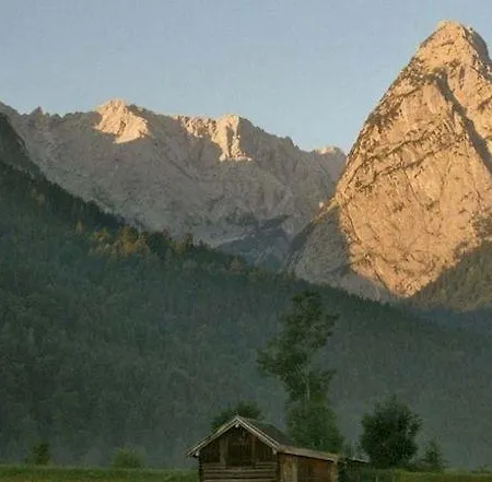 Biohotel Garmischer Hof Otel 4*